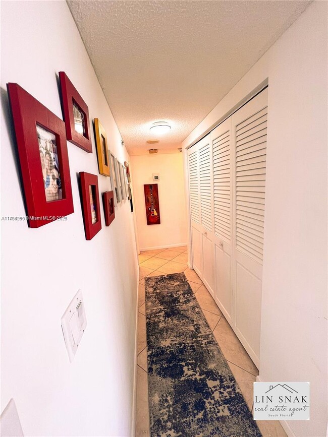 Building Photo - 300 Bayview Dr