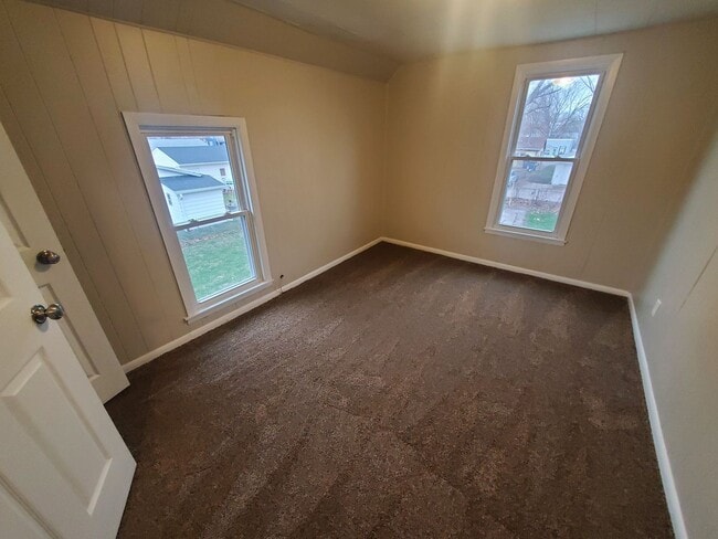 Building Photo - 4 Bedroom, 1 Bathroom home just South of Downtown!