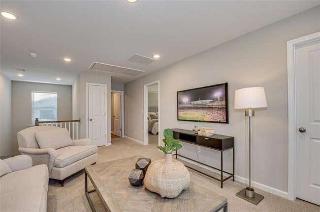 Building Photo - 105 Essence Dr