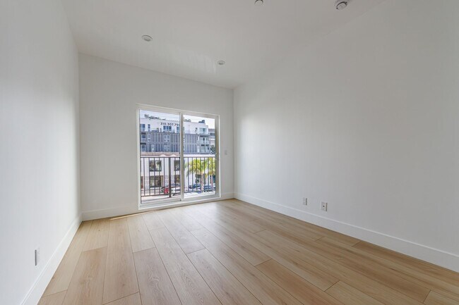 Building Photo - 13461 Beach Ave