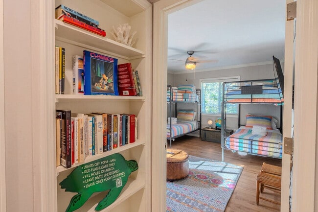 Building Photo - 7 Periwinkle Ln