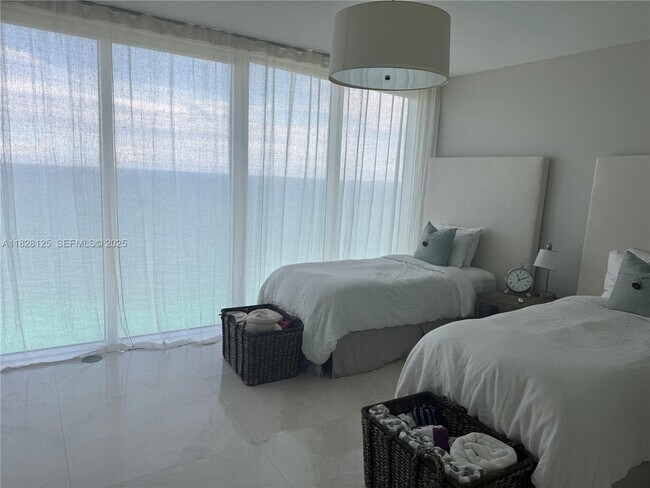 Building Photo - 1830 S Ocean Dr