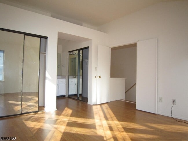 Building Photo - 2 Birchwood Rd