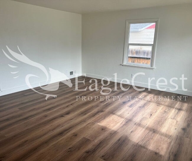 Building Photo - Charming 3 Bedroom, 1 Bath House with Fenc...