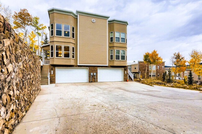 Building Photo - 736 Martin Dr