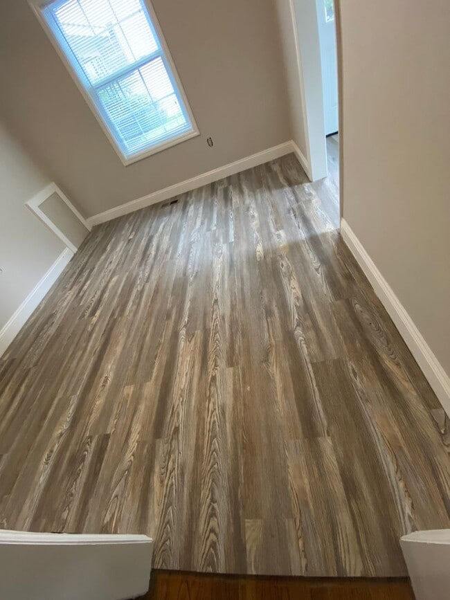 Building Photo - Charming 3 bedroom home in the heart of do...