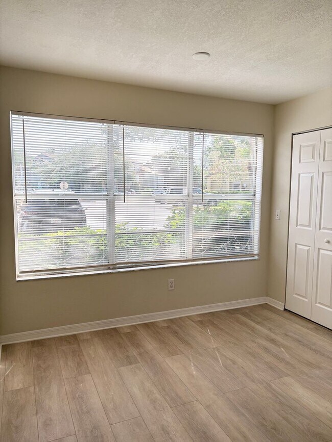 Building Photo - Modern comfort in Prime Orlando location –...