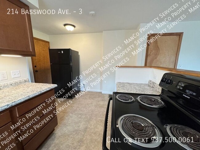 Building Photo - 214 Basswood Ave