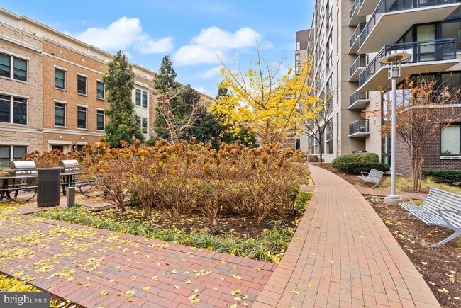 Building Photo - 1508 16th Ct N