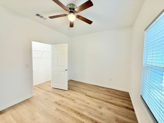 Building Photo - 3359 Country Ln