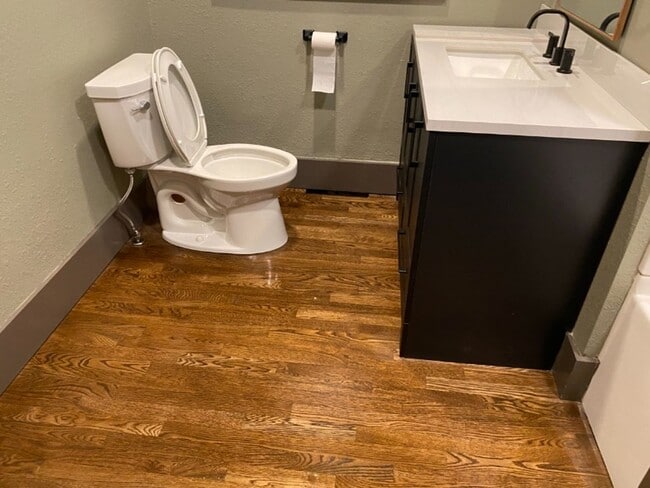 Building Photo - 2 Bed, 1 Bath House