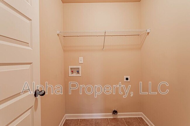 Building Photo - 256 Oak Branch Dr