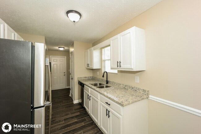 Building Photo - 9459 SLEEPY HOLLOW LN, JONESBORO, GA 30238