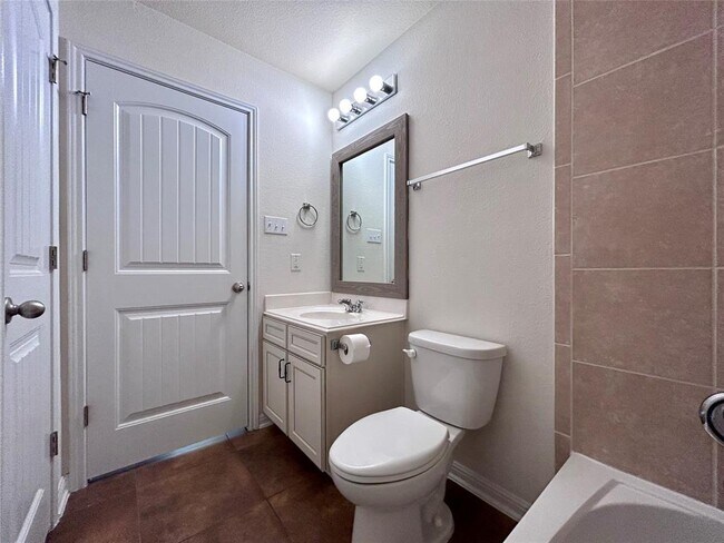 Building Photo - 180 Mystic Hollow