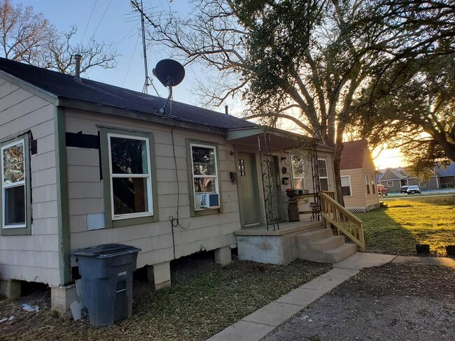 Primary Photo - 2308 8th St
