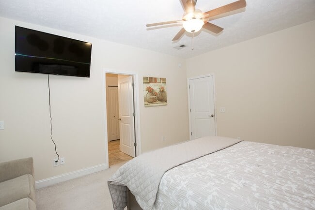 Building Photo - 5 Kemper Woods Ct
