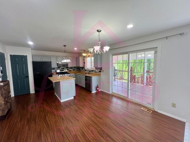 Building Photo - MOVE IN READY - Atrium Ranch for Rent in O...