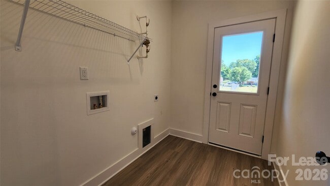 Building Photo - 1818 E Greenbriar Rd