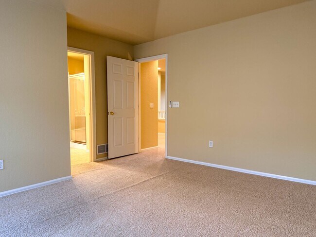 Building Photo - 12723 W Bowles Pl