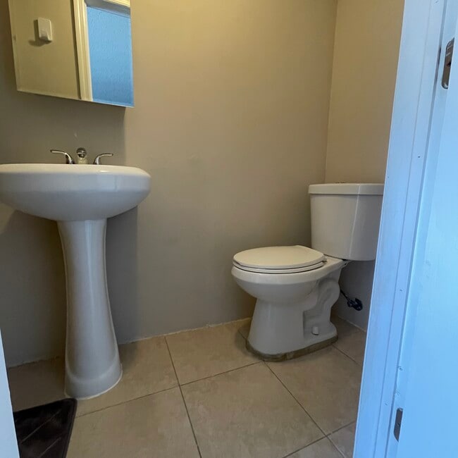 Building Photo - 1600 SW 139th Ct