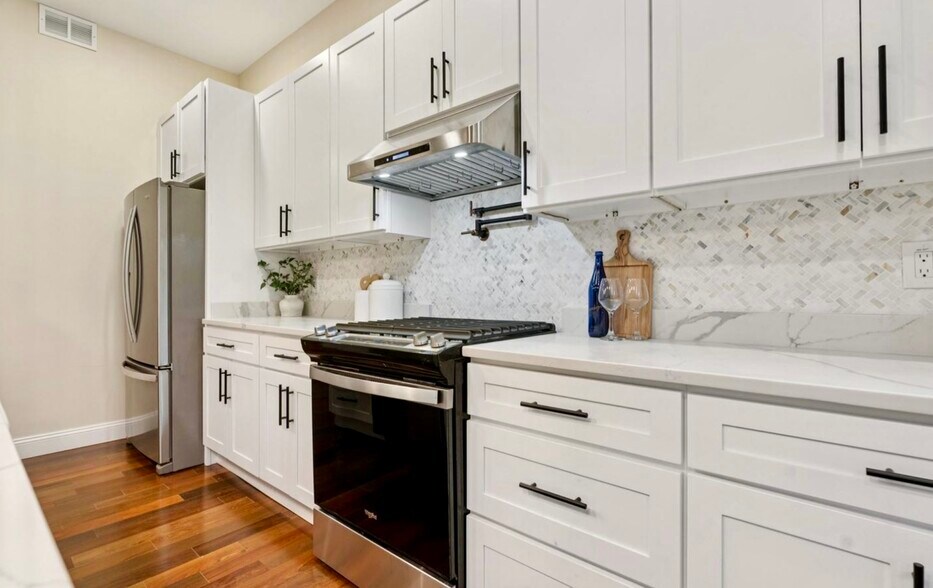 Building Photo - 1906 Madison Ave