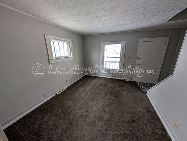 Building Photo - $599 Security Deposit Special!