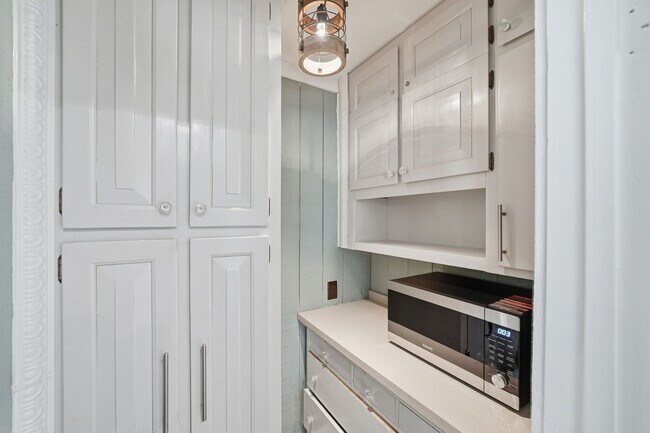 Building Photo - FULLY FURNISHED! Magnificent Panoramic Views!!