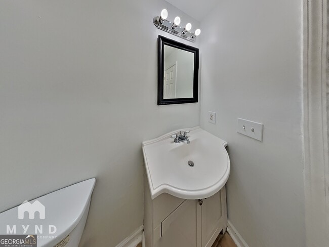 Building Photo - 1963 Whitehall Forest Ct SE