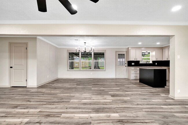 Building Photo - 1914 Monroe Dr