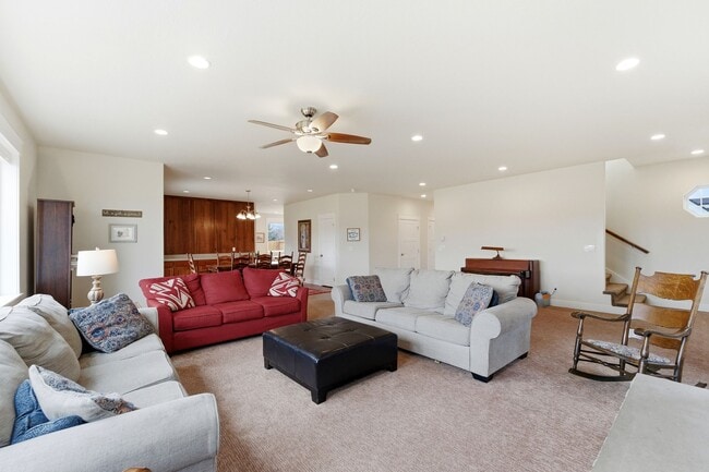 Building Photo - 415 E Earl St