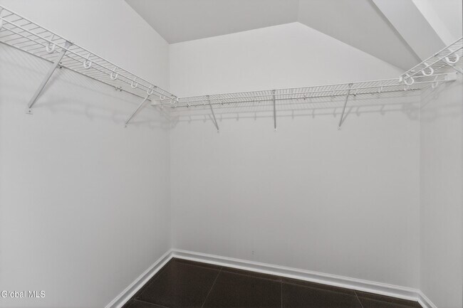 Building Photo - 622 Acland Blvd