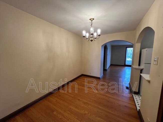 Building Photo - 5834 Nottingham Ave