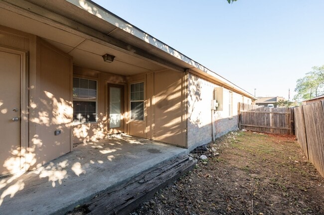 Building Photo - Spacious 4-Bedroom Home with Private Fenced Yard in Fort Worth