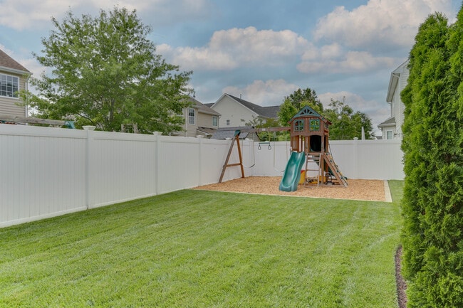 Building Photo - 1945 Breck Ave