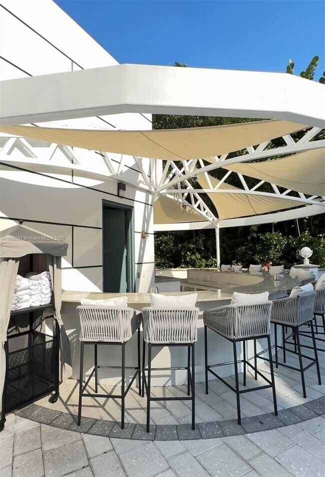 Building Photo - 2127 Brickell Ave