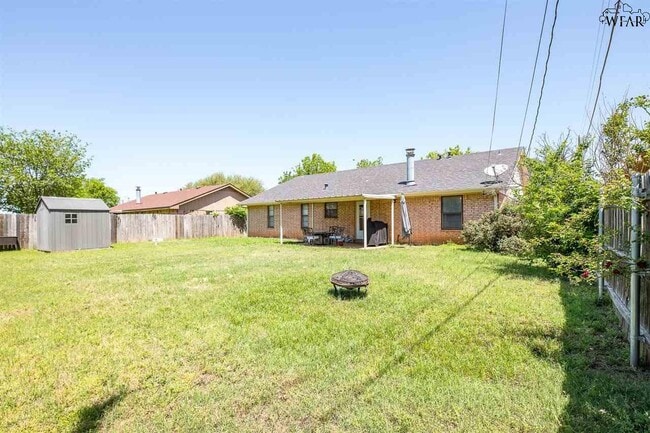 Building Photo - 4925 Big Bend Dr