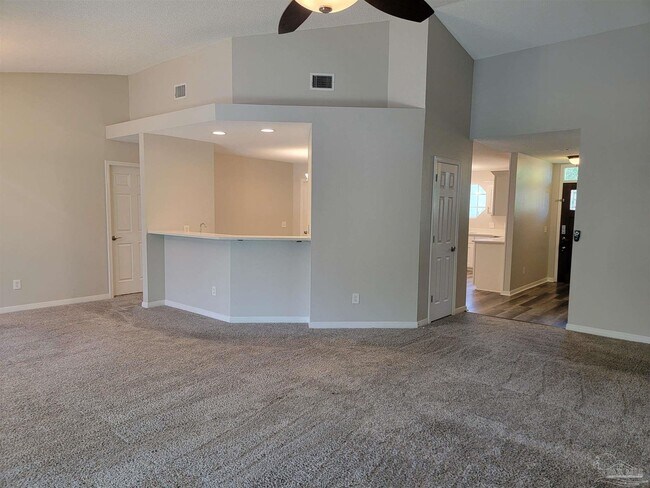 Building Photo - 4878 Pineview Ridge Rd