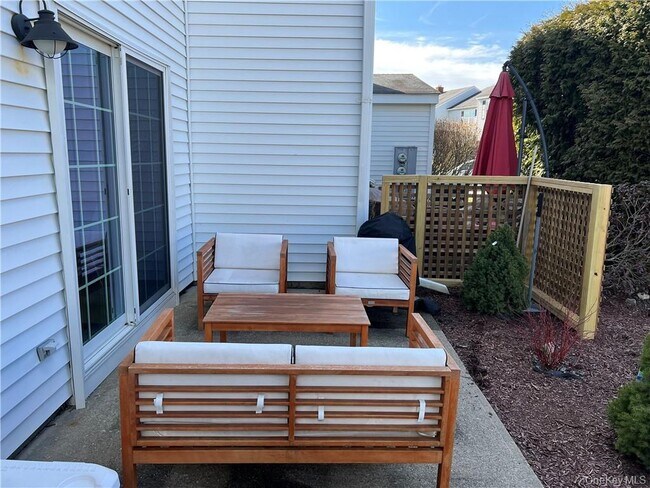 Building Photo - 255 Homestead Village Dr