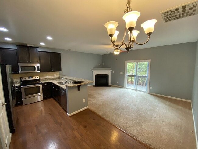 Building Photo - Like-New Townhome in Prime SW Durham Location!