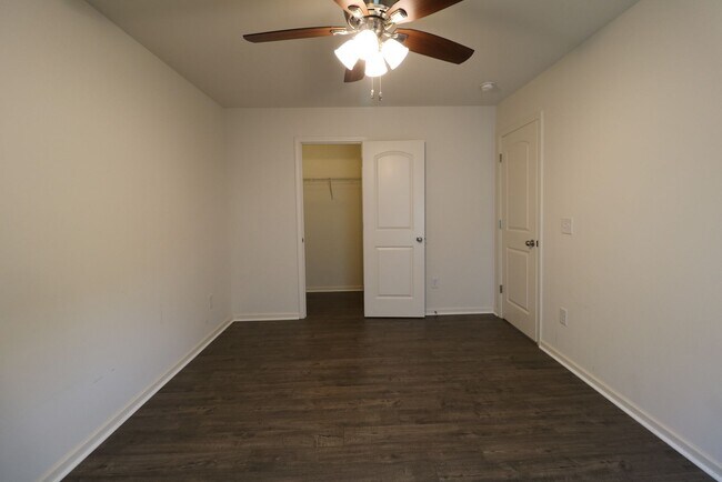 Building Photo - 4515 Wedge Dr