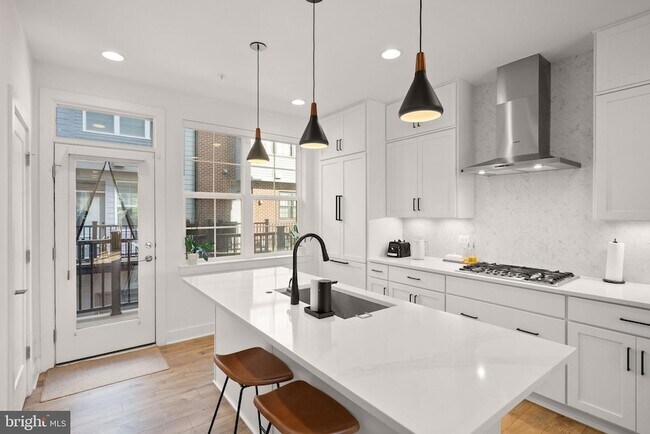 Building Photo - 11258 Faraday Park Dr.