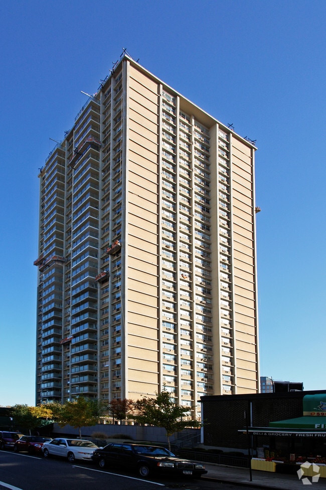 Building Photo - 75 Henry Street