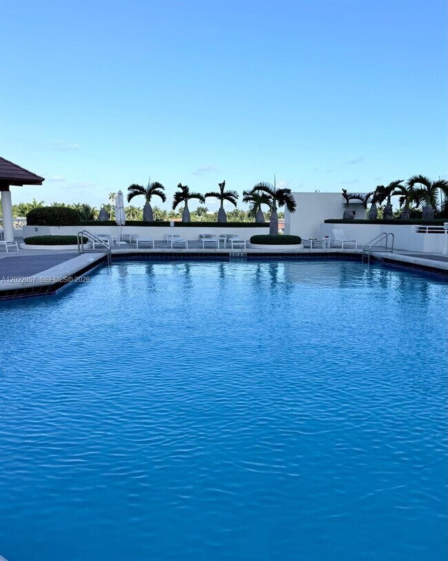 Building Photo - 20185 E Country Club Dr