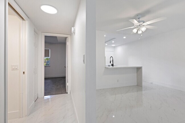 Building Photo - 2202 Lucaya Bend