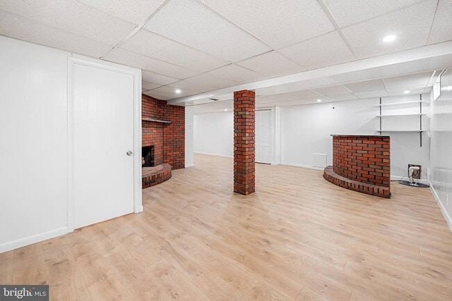 Building Photo - 302 18th Ave