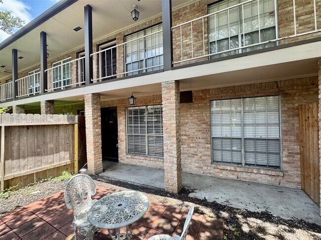 Building Photo - 829 Wax Myrtle Ln