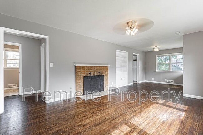 Building Photo - 3320 S Sterling Ave