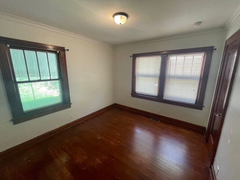 2nd bedroom on main level - 4528 Terrace St