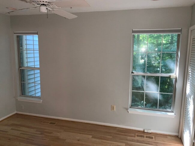 Building Photo - Beautiful 2BR 3.5BA updated town home located in the Saddle Ridge Community