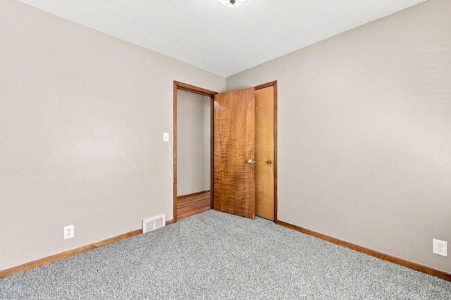 Building Photo - 11386 Hemingway St